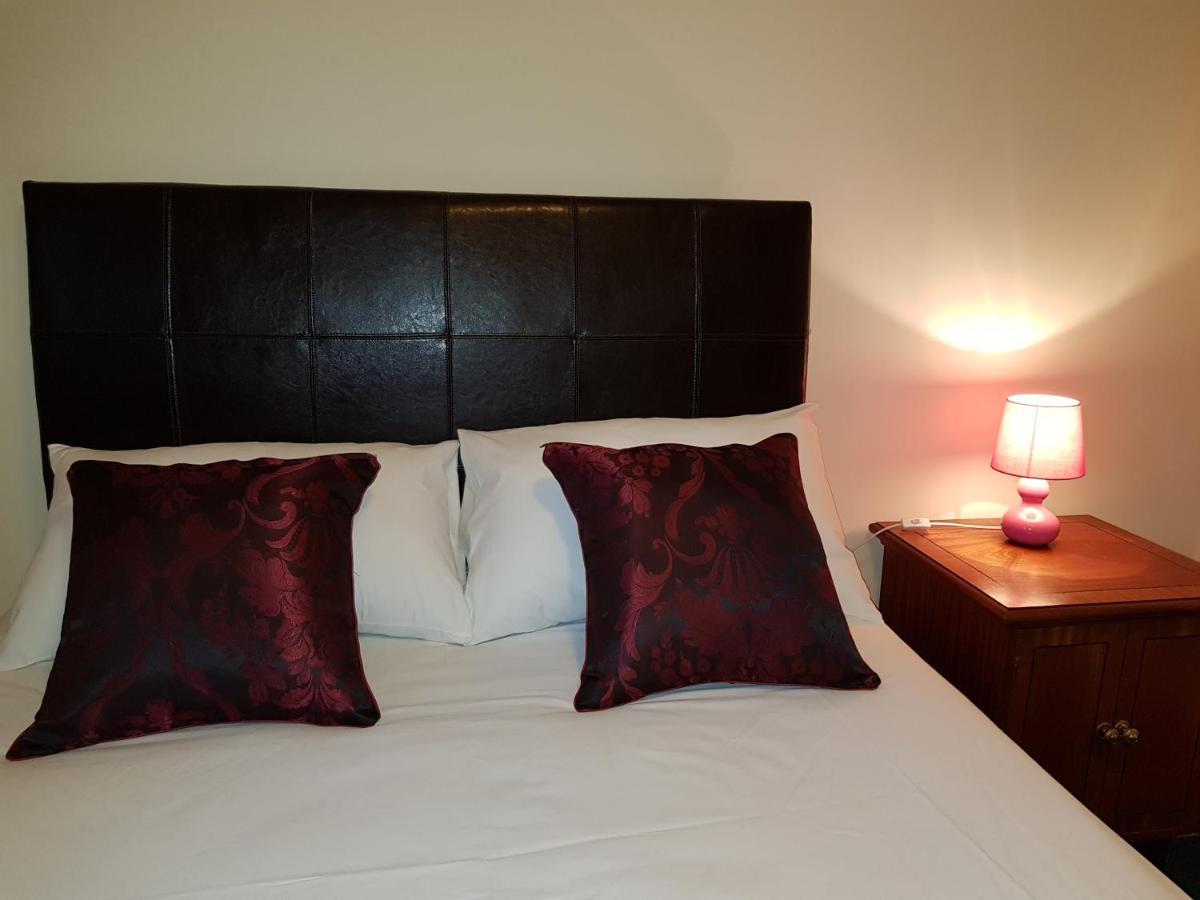 טרון The Anchorage Hotel מראה חיצוני תמונה