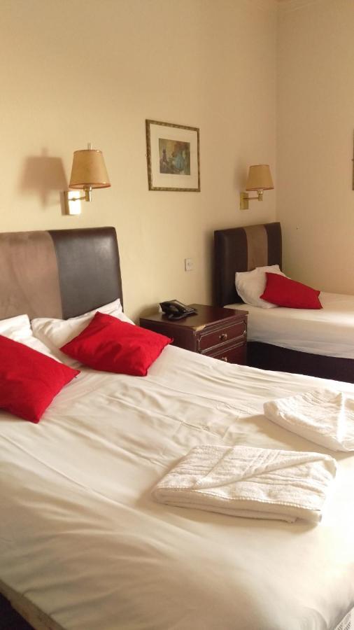 טרון The Anchorage Hotel מראה חיצוני תמונה