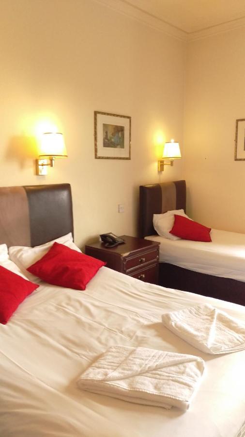 טרון The Anchorage Hotel מראה חיצוני תמונה